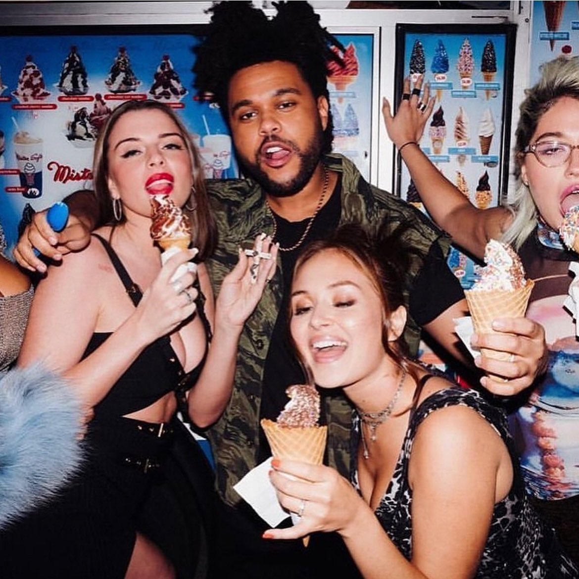 themorniing's tweet photo. “what the fuck is the weeknd?” https://t.co/7AaI3abNdl