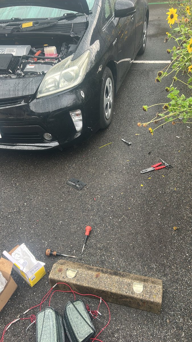 shoooooochann07's tweet photo. 作業始めた瞬間に雨が降ってびたびたになって終わりぎわに止む
久々にこんな雨の中でも触る気になってるw
あとフィルムやり直したら遊びにドライブしよ👌 https://t.co/DQRviMrNpu