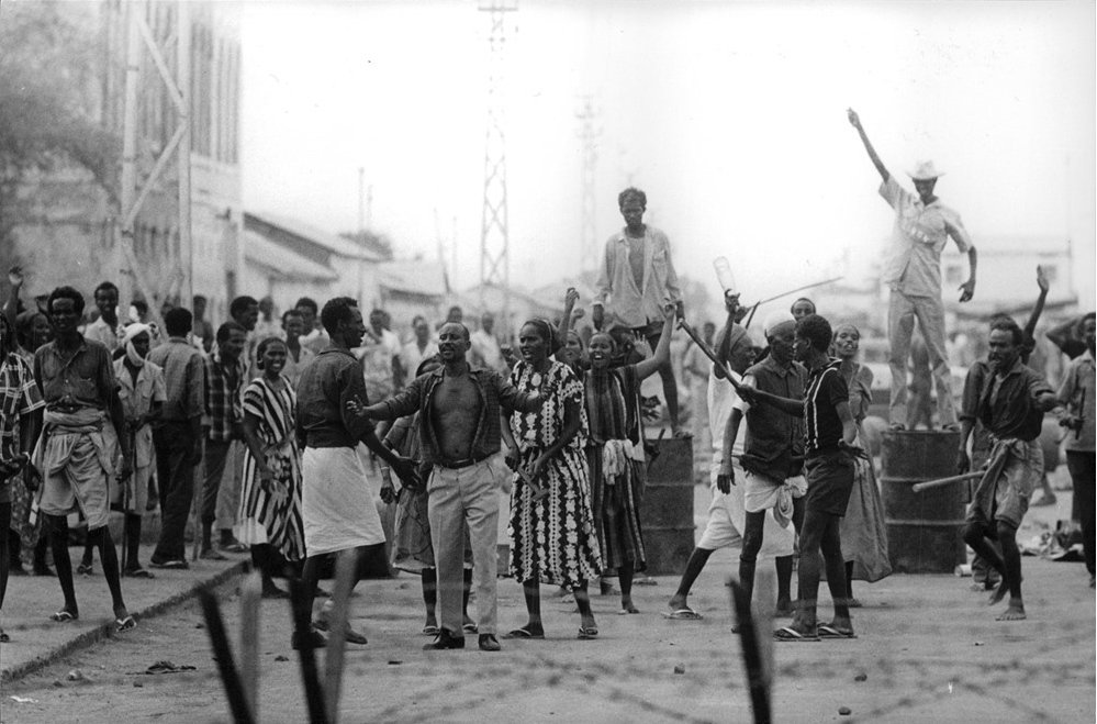 AfricanPastX's tweet photo. 🇩🇯 In 1967, Djibouti was still under French rule when thousands took the streets.
Demonstrations came at crucial period when issues on independence intensified. It's strategic location made its future important, leading France to have strong interest in maintaining the territory https://t.co/7wb15F6mZa