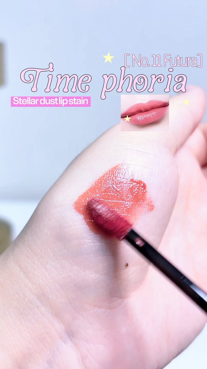 PrapatsonK's tweet photo. 💗Time Phoria Stellar Dust Lip Stain สีสวยมากกก เป็นชมพูที่ทาแล้วปากดูสดใส ไม่ดูหนักปาก💧 ฟินิชฉ่ำวาว ปากดูอิ่มน้ำ

ช่วงนี้หยิบมาทาบ่อยมาก ใครกำลังหาลิปชมพูไว้ใช้ทุกวัน แนะนำให้ลอง 👀💕
https://t.co/fTitnGugO2 https://t.co/8z0s2aDE5p