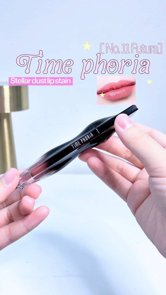 PrapatsonK's tweet photo. 💗Time Phoria Stellar Dust Lip Stain สีสวยมากกก เป็นชมพูที่ทาแล้วปากดูสดใส ไม่ดูหนักปาก💧 ฟินิชฉ่ำวาว ปากดูอิ่มน้ำ

ช่วงนี้หยิบมาทาบ่อยมาก ใครกำลังหาลิปชมพูไว้ใช้ทุกวัน แนะนำให้ลอง 👀💕
https://t.co/fTitnGugO2 https://t.co/8z0s2aDE5p