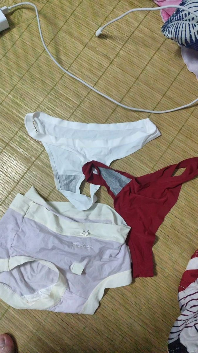 bongmeomeo115's tweet photo. Ai muốn ko nè . Em mặc mấy ngày mưa chx giặt r https://t.co/w7OvH9xMKV