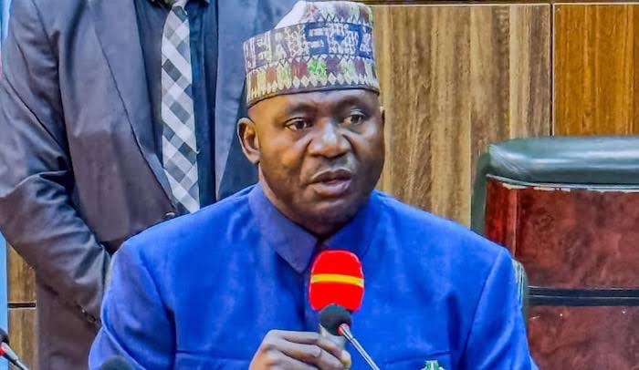 NigeriaStories's tweet photo. “Every Nigerian should undergo military training to understand what it means to stay hungry, work days without sleep and learn what endurance means”

~ Nigeria Minister of Defense Christopher Musa says https://t.co/FtJCPCePqc