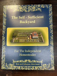 4nurulra's tweet photo. Honestly,   I used to think you needed acres of land to be self-reliant, but this book proved me wrong. Built a setup on half an acre that cuts my groceries down!
Highly recommend if you want off, 
LINK more>https://t.co/t9RHDtyEfH
#Homesteading #GardeningTips  #BackyardHomestead https://t.co/NB4d5e0WMh