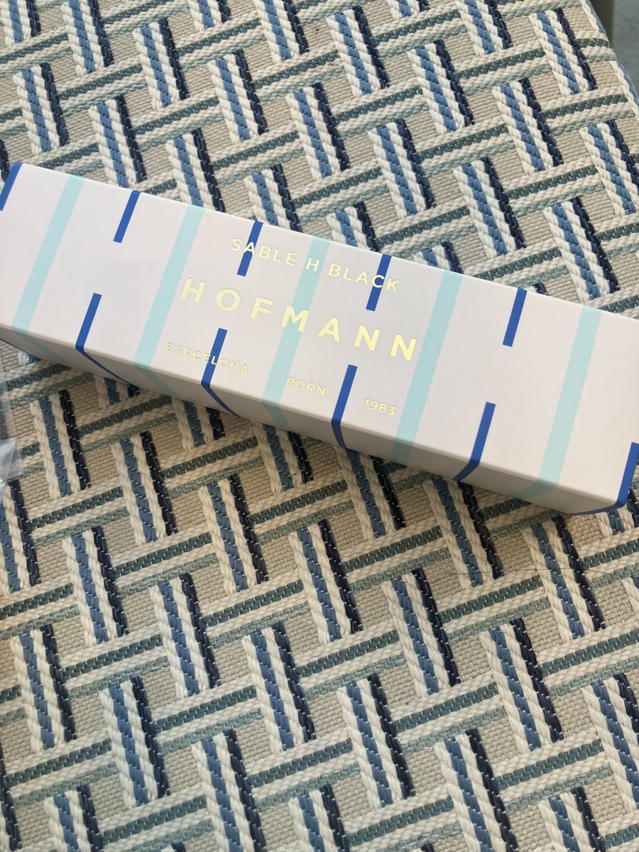 mmm_rin391's tweet photo. とレモンクッキー)も。焼菓子の賞味期限1ヶ月程あるので日本土産にちょうどいいです。マスカルポーネは結構甘いので、甘いの苦手な方は注意⚠️ラズベリーも砂糖がけしてあるので甘いです。中のソースは甘酸っぱくて美味しい😋場所はカロスキルのチャールズ&amp;キースの横道行くとありました。 https://t.co/Rvo4pixt3C