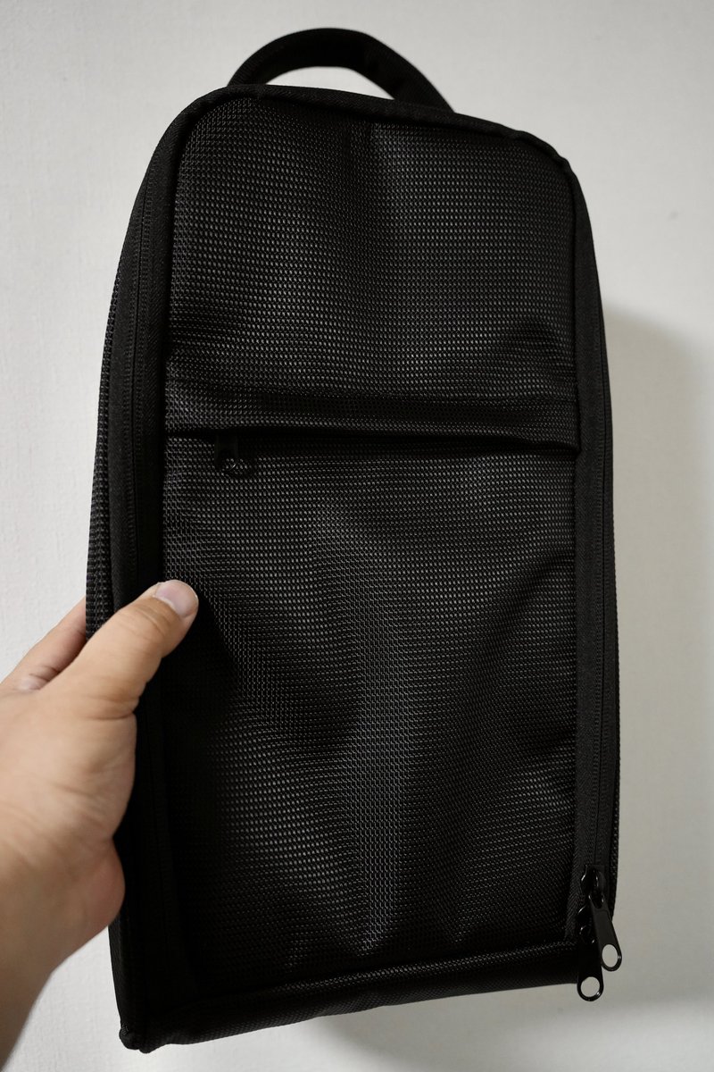 YK34_ANARCHY's tweet photo. 最近話題になったギグバッグに取り付けるアタッチメントバッグ
「E.D.GEAR Bag-on-Bag」を買いました！
比較的厚めのmonoのセミハードケースにも取り付けられました！
これで手に持つ荷物が減って移動が楽になると思います(^^) https://t.co/3WafrLC6DG