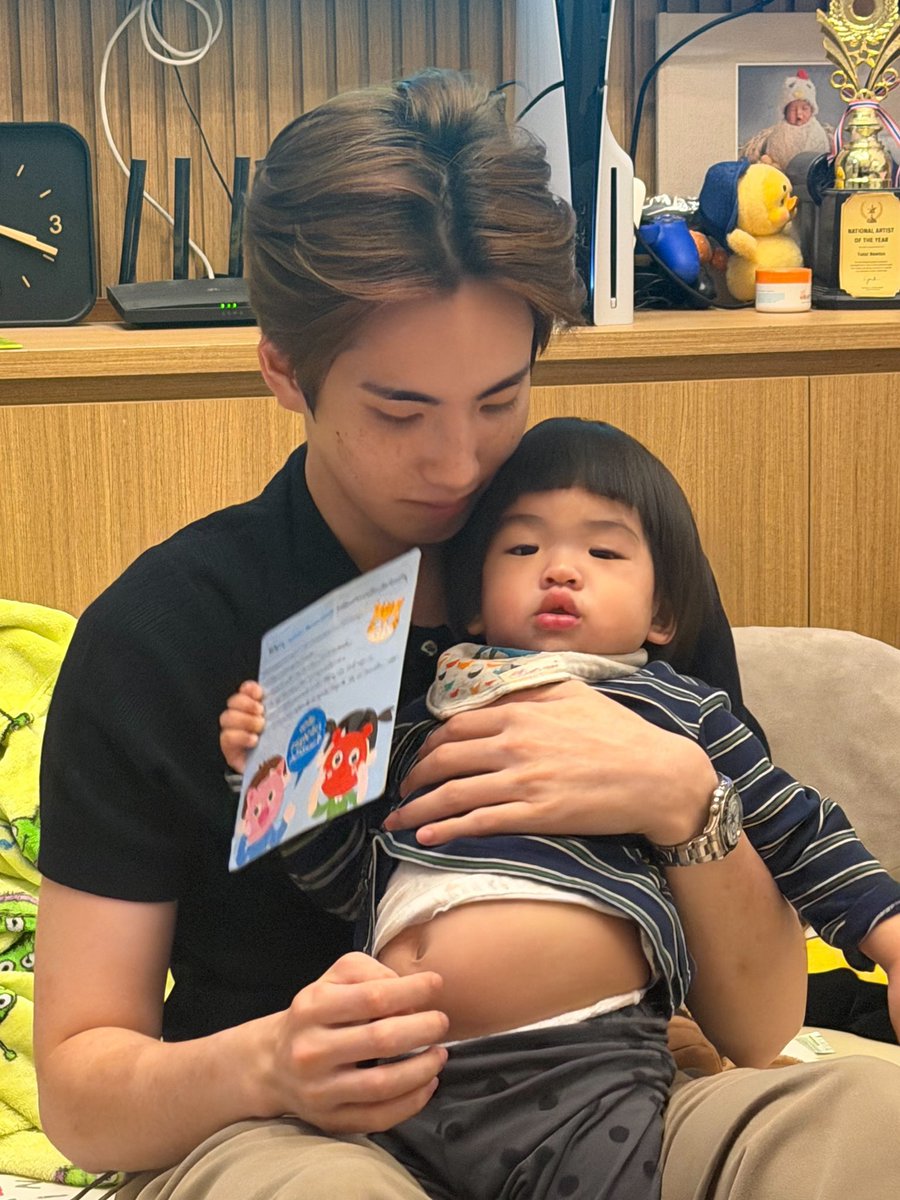 sleepyjaydesu's tweet photo. อย่ามองพุงน้อง ตอนเด็กตัวเองก็ใช่ย่อย @phutatchai https://t.co/tP6auFj2K0