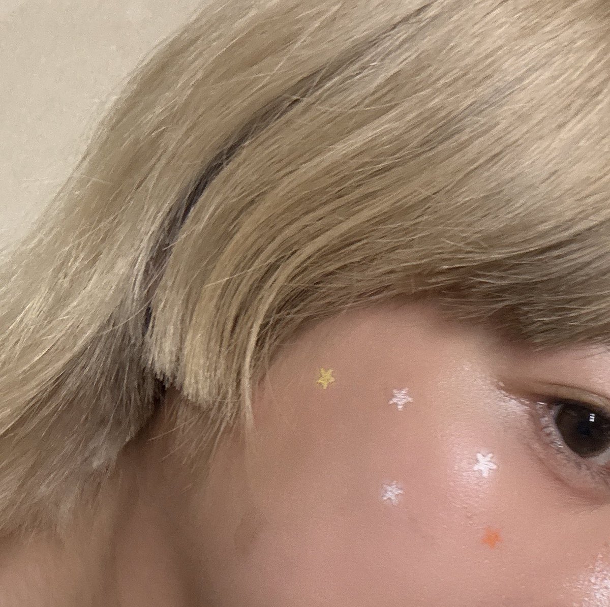 harapeko_hamuol's tweet photo. 星のアイライナー買ったよ！！Glisten CosmeticsのSpectra Penってやつ！！めっちゃかわいいー‼️✨🌟✨
異常成人女性と呼ばれてもいいからこれで毎日出勤したいよ！！！！！ https://t.co/KUYeq1z7ib