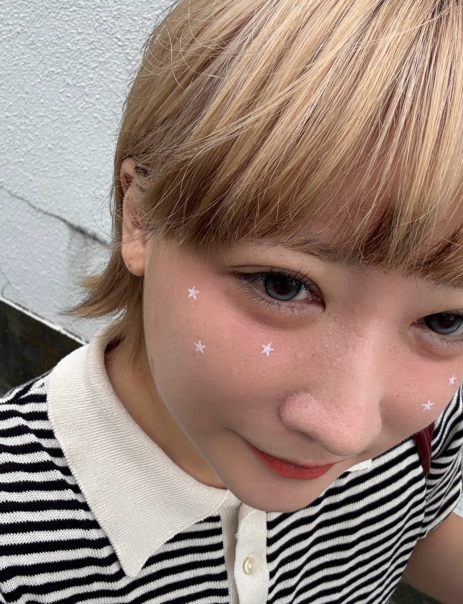 harapeko_hamuol's tweet photo. 星のアイライナー買ったよ！！Glisten CosmeticsのSpectra Penってやつ！！めっちゃかわいいー‼️✨🌟✨
異常成人女性と呼ばれてもいいからこれで毎日出勤したいよ！！！！！ https://t.co/KUYeq1z7ib