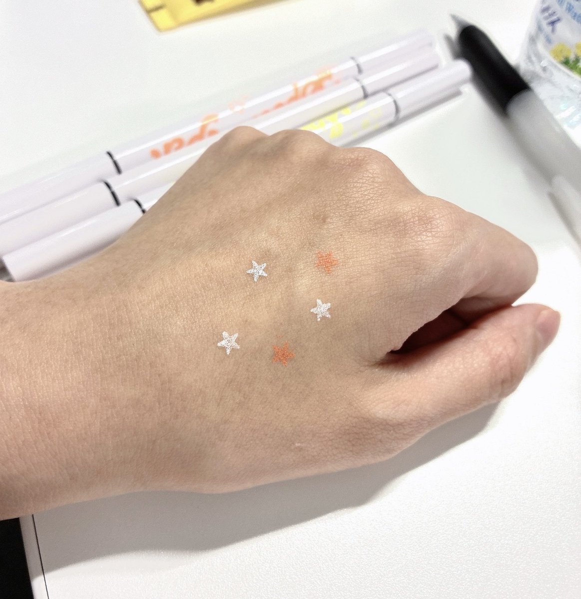 harapeko_hamuol's tweet photo. 星のアイライナー買ったよ！！Glisten CosmeticsのSpectra Penってやつ！！めっちゃかわいいー‼️✨🌟✨
異常成人女性と呼ばれてもいいからこれで毎日出勤したいよ！！！！！ https://t.co/KUYeq1z7ib