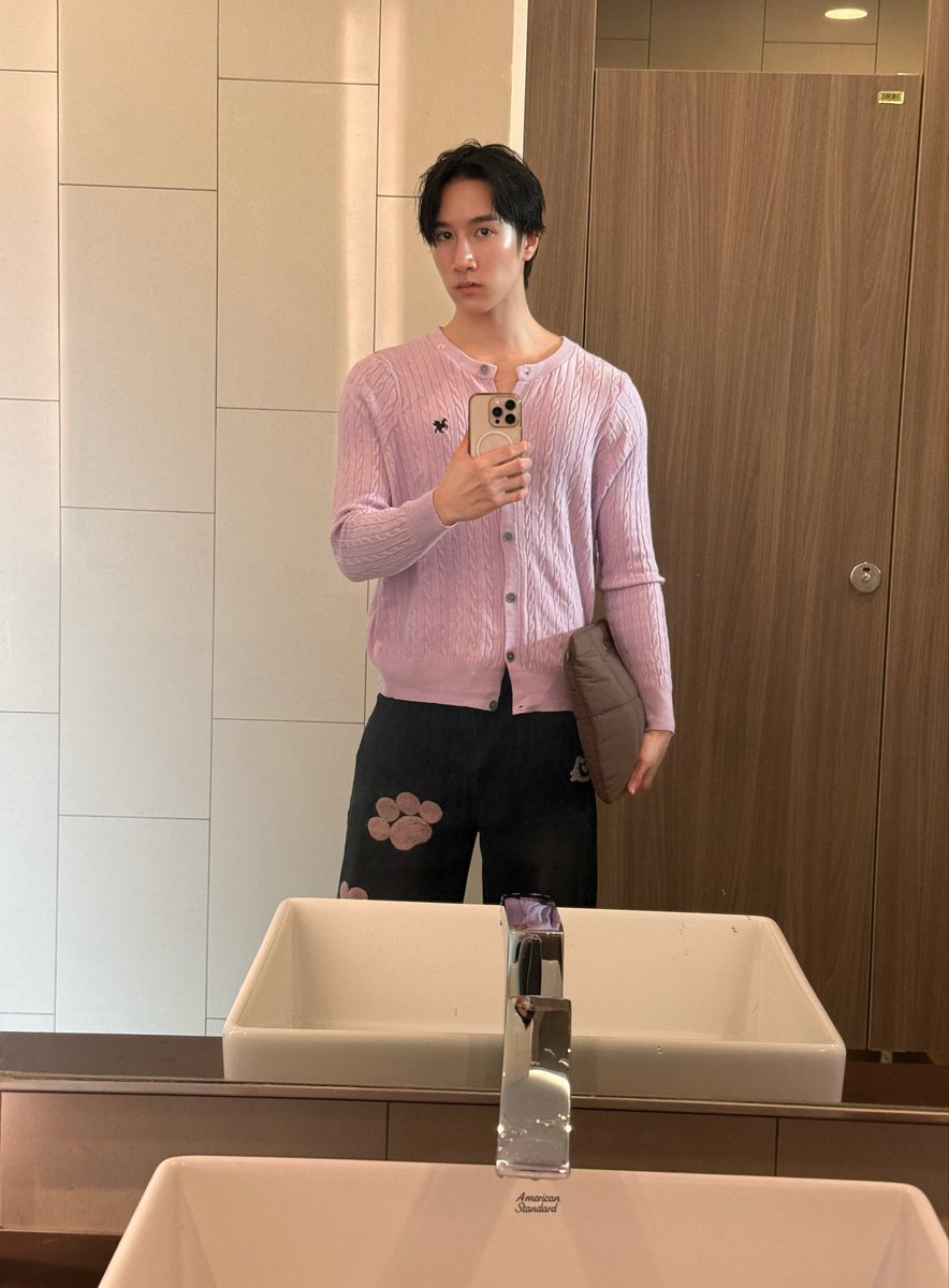 p_putterr's tweet photo. Just finished my exam this morning. Hope it went well🤞 #puttersupakorn https://t.co/2CaCIlDez1