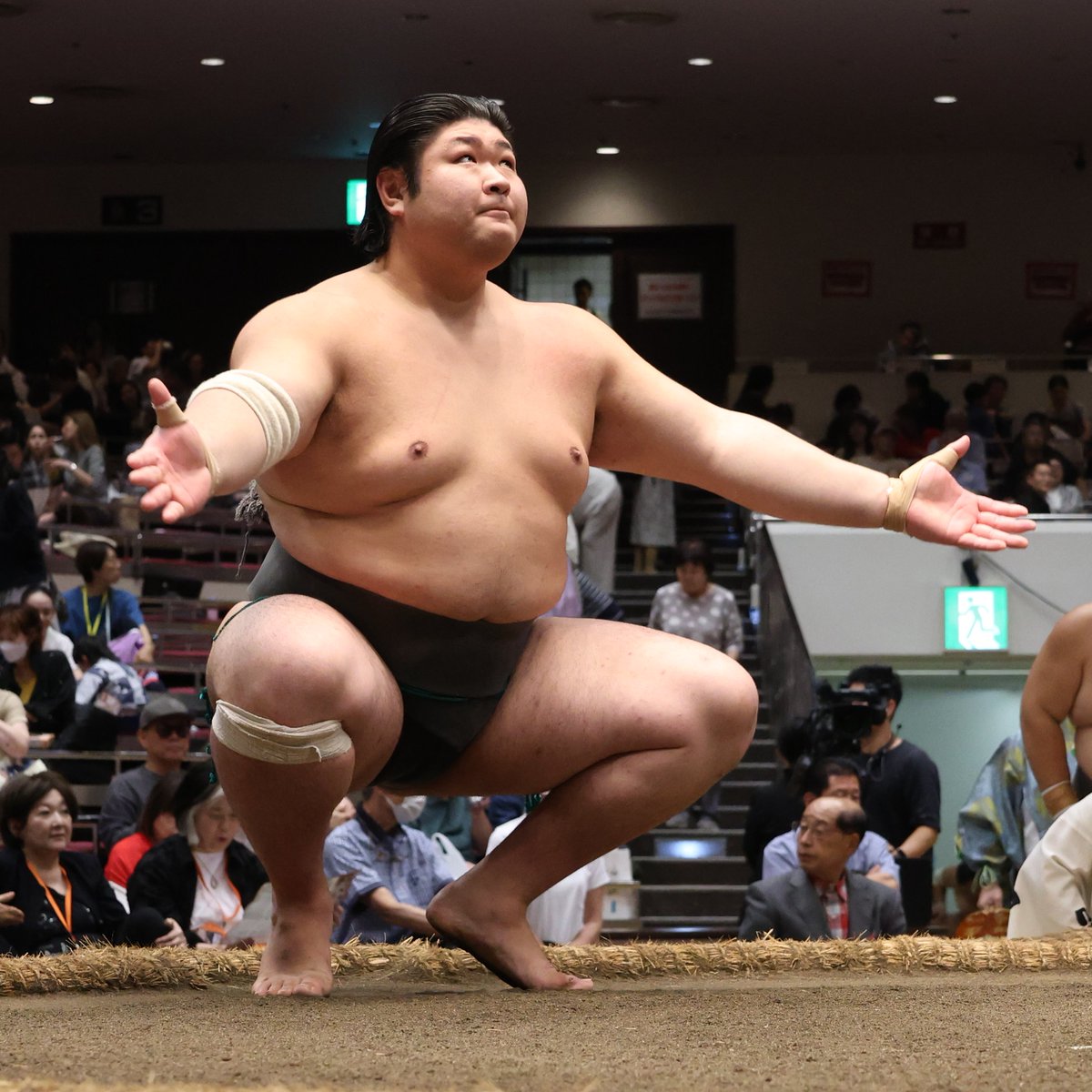 sumokyokai's tweet photo. ＜十一日目の様子＞
幕下取組
豪刃雄（5勝1敗）　肩透かし　若雅（4勝2敗）
不動豊（4勝2敗）　寄り倒し　碇潟（3勝3敗）
#sumo #相撲 #九月場所 https://t.co/WjRADsvWF9
