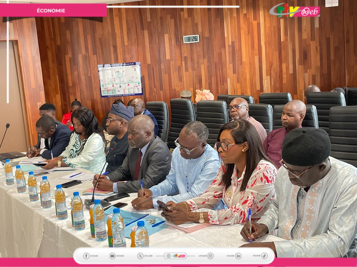 CRTV_web's tweet photo. C’est à l’occasion de la revue des projets routiers à financement conjoint dans les régions de l’Adamaoua, du Nord et de l’Extrême-Nord, présidée par le ministre Emmanuel Nganou Djoumessi.
#MINTP
#Cameroun https://t.co/Kd0EacanjV