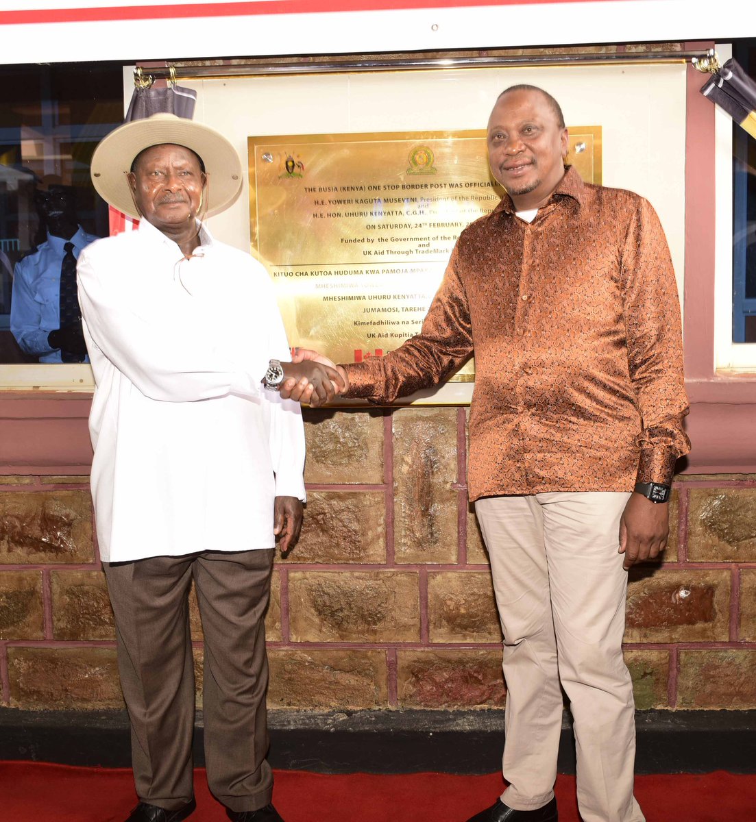 NkunziSonia's tweet photo. President Yoweri Museveni: Intergration leads to prosperity of communities through trade and services, because it (Intergration) creates huge markets, this #OneStopBorderPost will make it easy for trade to happen and simplify business operations. #VukaBorderFaster https://t.co/RBPoVOjcCi