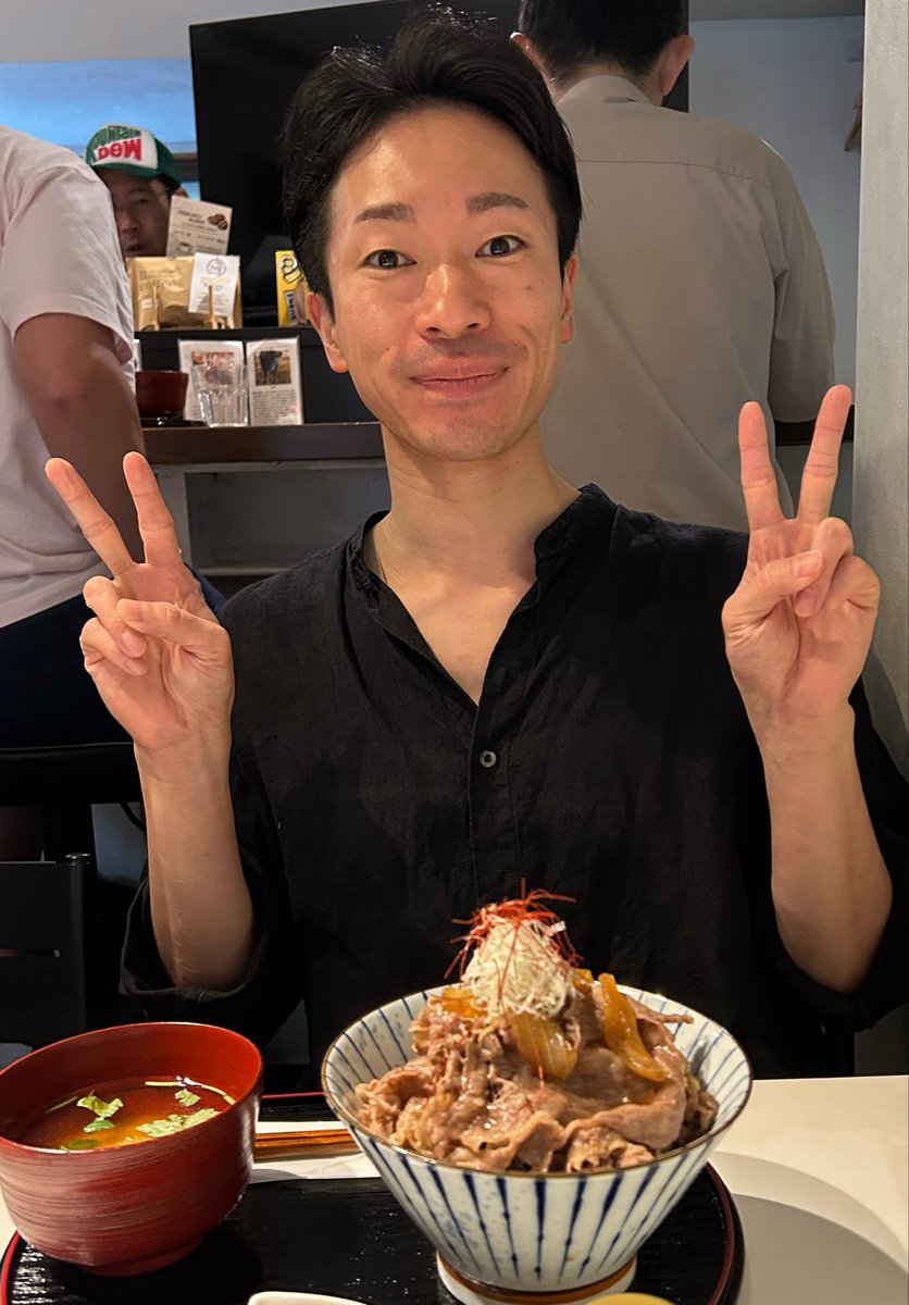 Lisacafe2023's tweet photo. #林家木久蔵 師匠の「天角」に行って来ました
一猿さんがお手伝いしていました😀
ボリュームミーで高級すき焼きを食べてるみたい
ご近所のnanoコーヒーの天角ブレンドも美味しかった
また行きまーす

奥様チョー美人、なのに笑顔が師匠に似てる☺️
夫婦ってそんなとこあるね
#鈴座カフェ https://t.co/l3gXnXm4Em