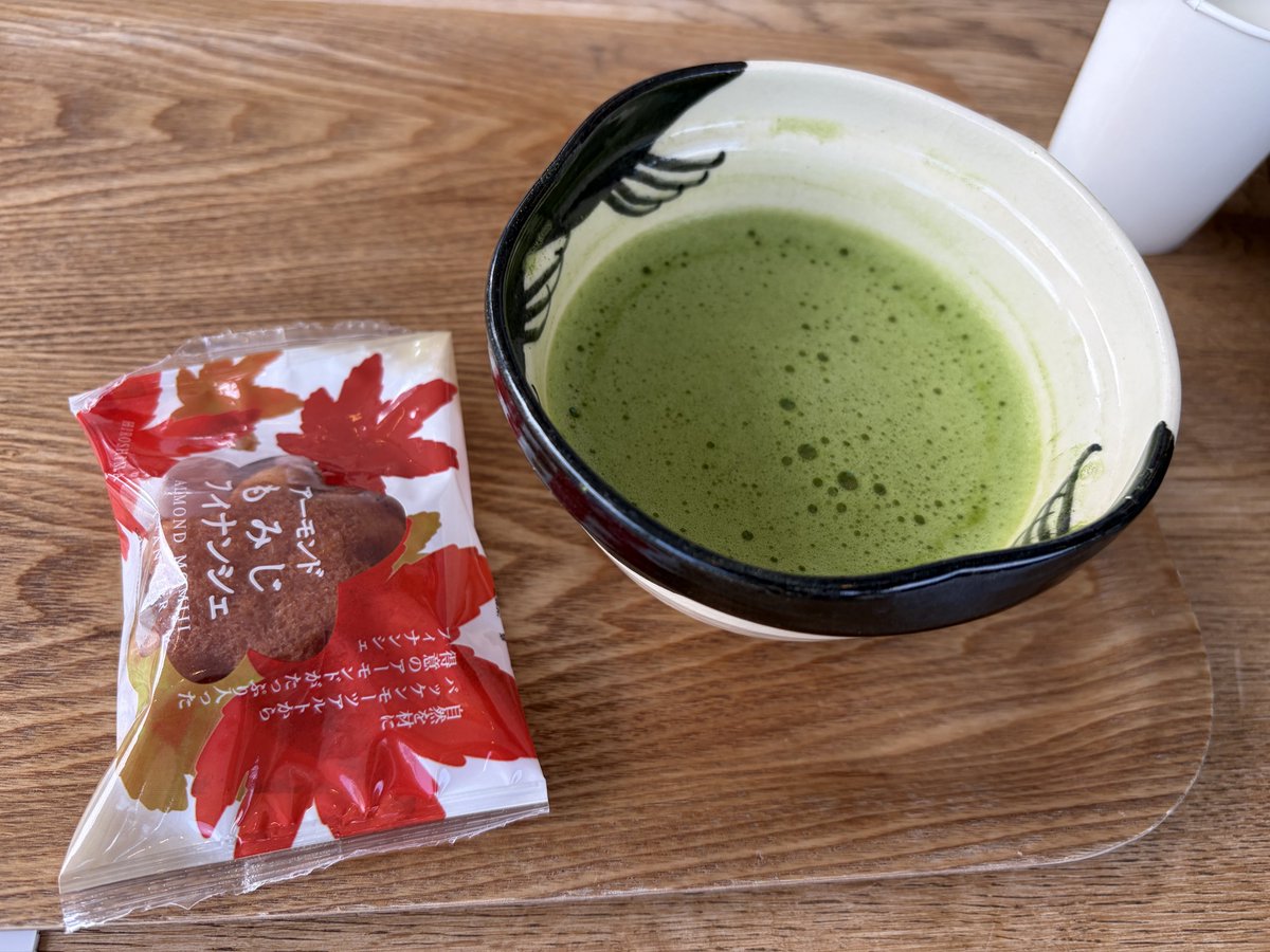 gmt006's tweet photo. モーツァルトカフェでお抹茶
アマぬいも連れてこればよかったね https://t.co/5fXLt6PP57