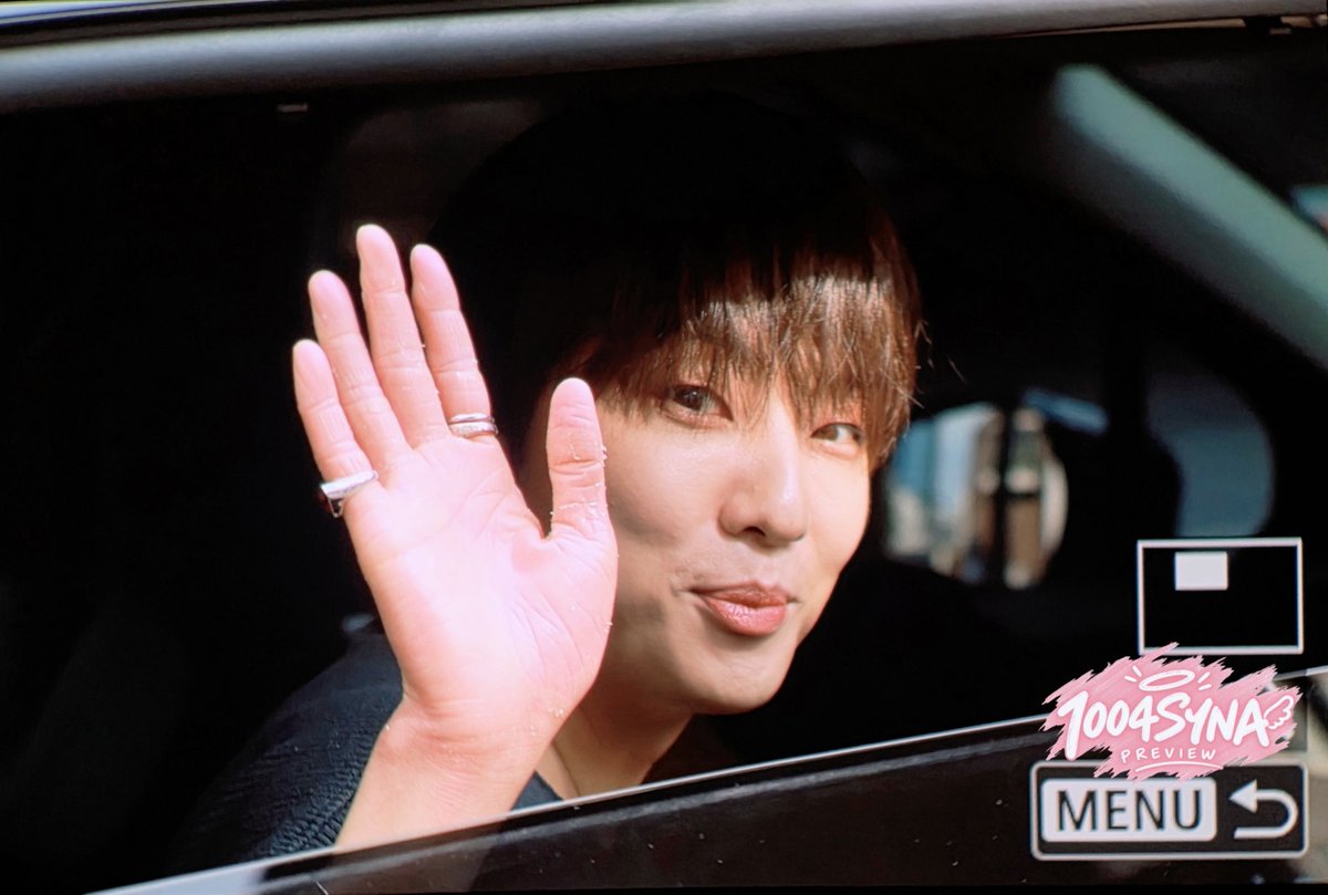1004syna's tweet photo. 260923 위버스라이브 출근 👋👋👋👋#강승윤 #위너 #seungyoon @official_yoon_ https://t.co/qpseGlucxF
