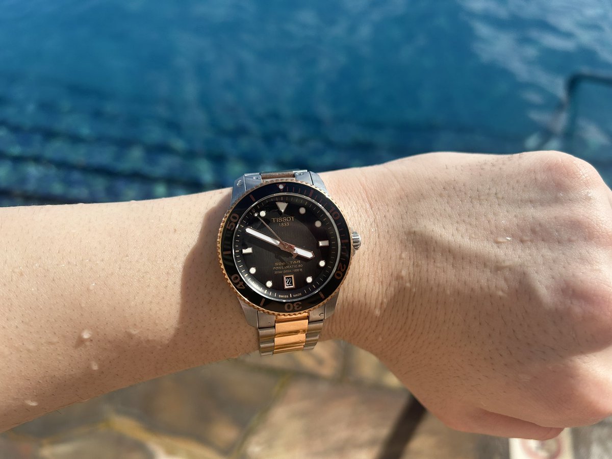 GJallhobby's tweet photo. シースター1000とハワイに来ました🌺

#TISSOT
#SEASTAR1000
#HAWAI
#WAIKIKI https://t.co/3HPQW5FflB