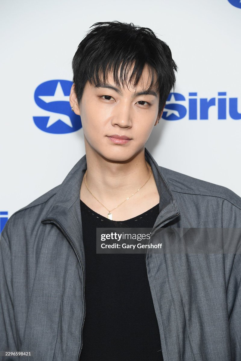 poonniez's tweet photo. กล้อง getty ก็เอาฮีไม่ลง ออร่าผ่องขาวทะลุเฟรมมาเลยค่ะ

#JAYB #제이비 https://t.co/xbJMgRDDnk