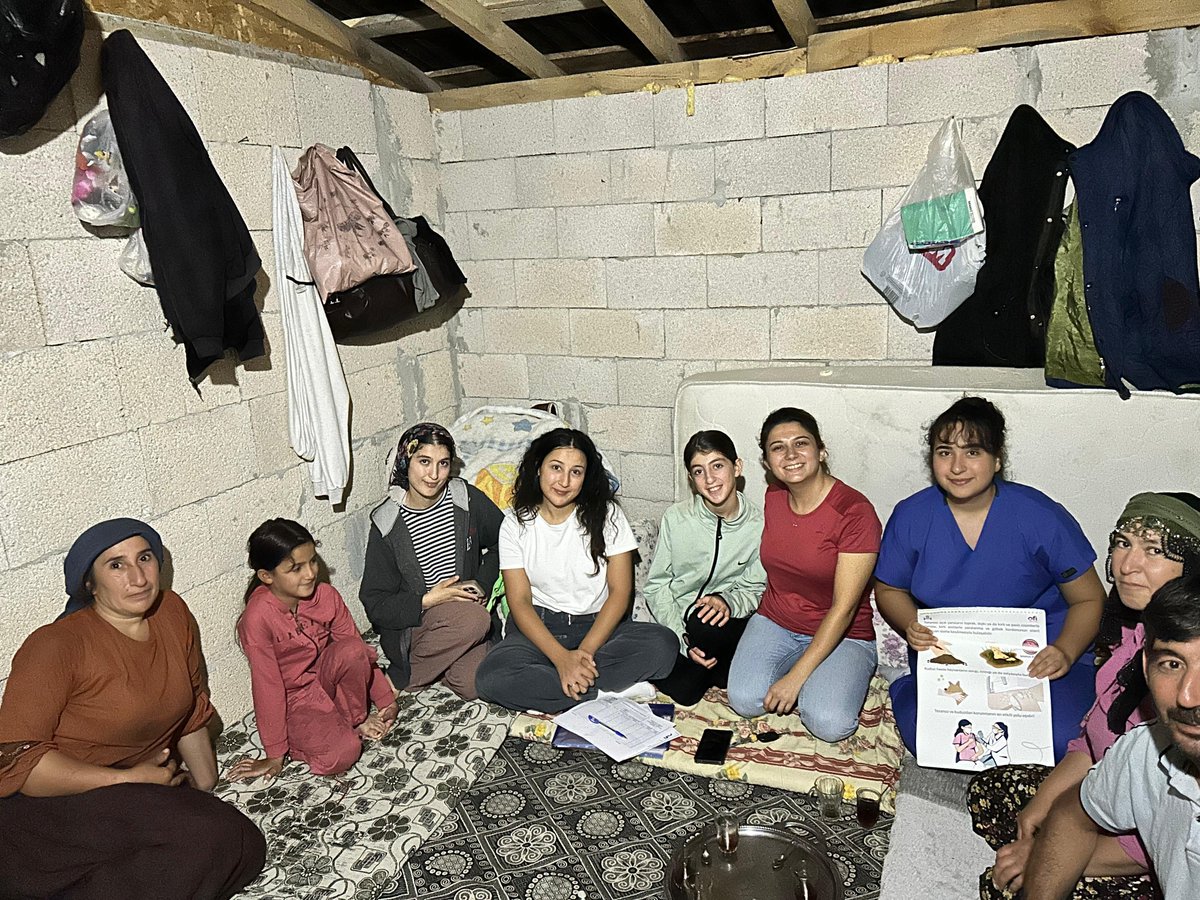 ofiturkiye's tweet photo. Bir hasat sezonunu daha geride bıraktık!
 Saha ekiplerimizle yürüttüğümüz çalışmalar kapsamında, mevsimlik gezici tarım işçilerinin sosyal ve çalışma koşullarını güçlendirecek eğitim ve saha desteklerimizi tamamladık. https://t.co/BCKZd3qjPU