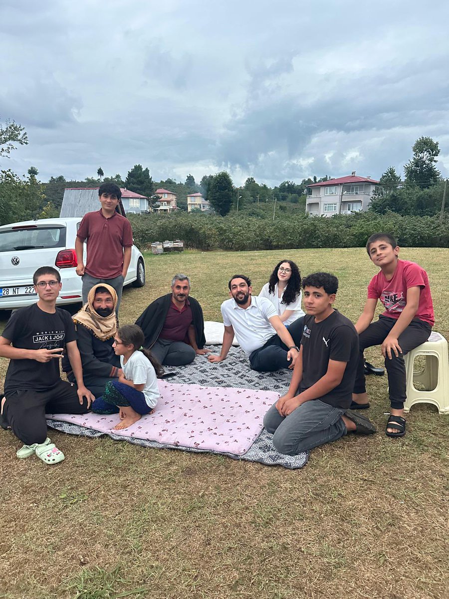 ofiturkiye's tweet photo. Bir hasat sezonunu daha geride bıraktık!
 Saha ekiplerimizle yürüttüğümüz çalışmalar kapsamında, mevsimlik gezici tarım işçilerinin sosyal ve çalışma koşullarını güçlendirecek eğitim ve saha desteklerimizi tamamladık. https://t.co/BCKZd3qjPU