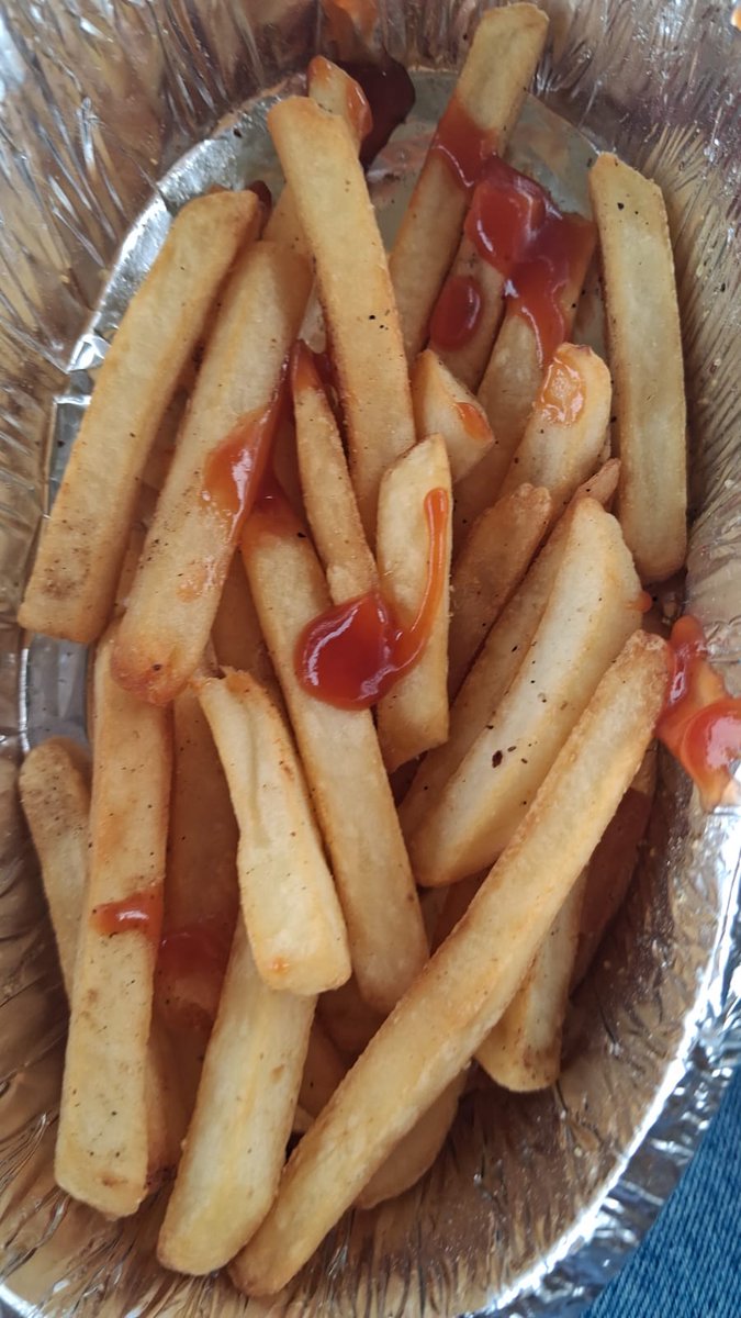 sickntired3d's tweet photo. FRIESSSSS AFTER SO LONG #friestwt https://t.co/F483Hbh3QB
