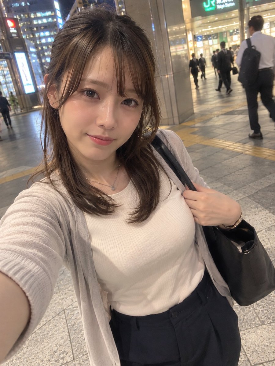 eri_log1018's tweet photo. 仕事終わったー
連休明け、地味にしんどかった🙂 https://t.co/h6ymSErEs0