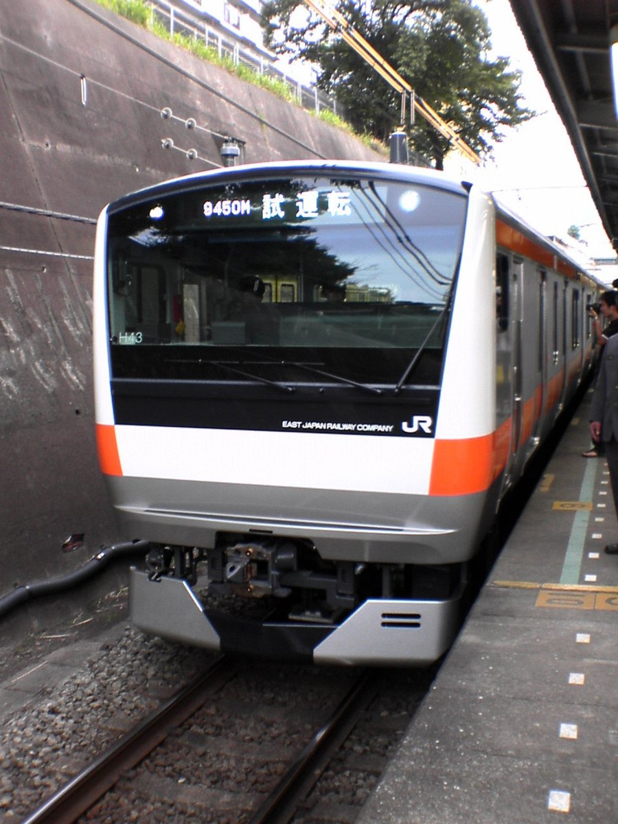 M1RACHAN's tweet photo. 御茶ノ水で撮影した試運転中の中央快速線E233系0番台トタH43編成

デビューしてからもう20年になるのか…
そんなに古い車両とは思えないよね。

#E233系落成20周年 https://t.co/b8ItMBhqAW