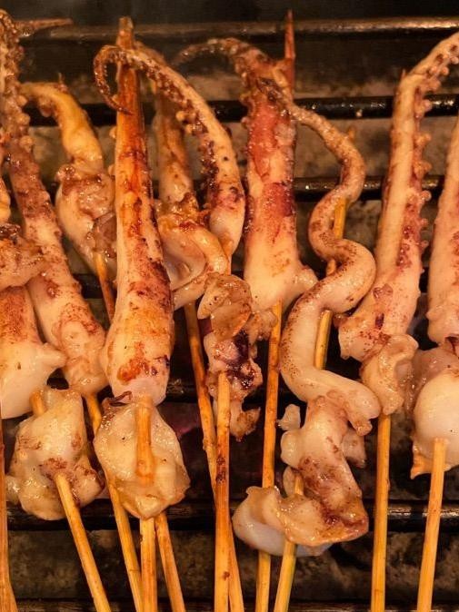 mitraariestari1's tweet photo. Crunchy fried squid skewers from the street stall—hot, salty, perfect for a quick snack! https://t.co/vTMnG8gStm
