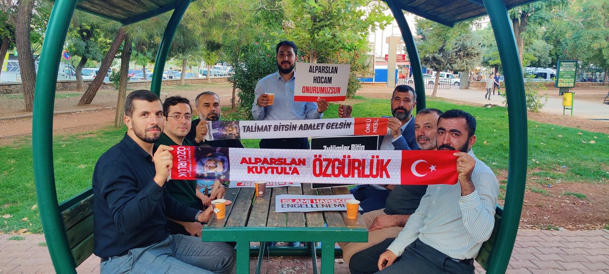 GantepFurkan's tweet photo. Alparslan Kuytul Hocaefendi, Semra Kuytul Hocahanım ve diğer kardeşlerimizin haksız tutukluluğu son bulana kadar Gaziantepli talebeleri olarak #GönüllerBirOlsun diyor ve daima hocamızın yanındayız diyoruz. https://t.co/M8DI5JpmdZ