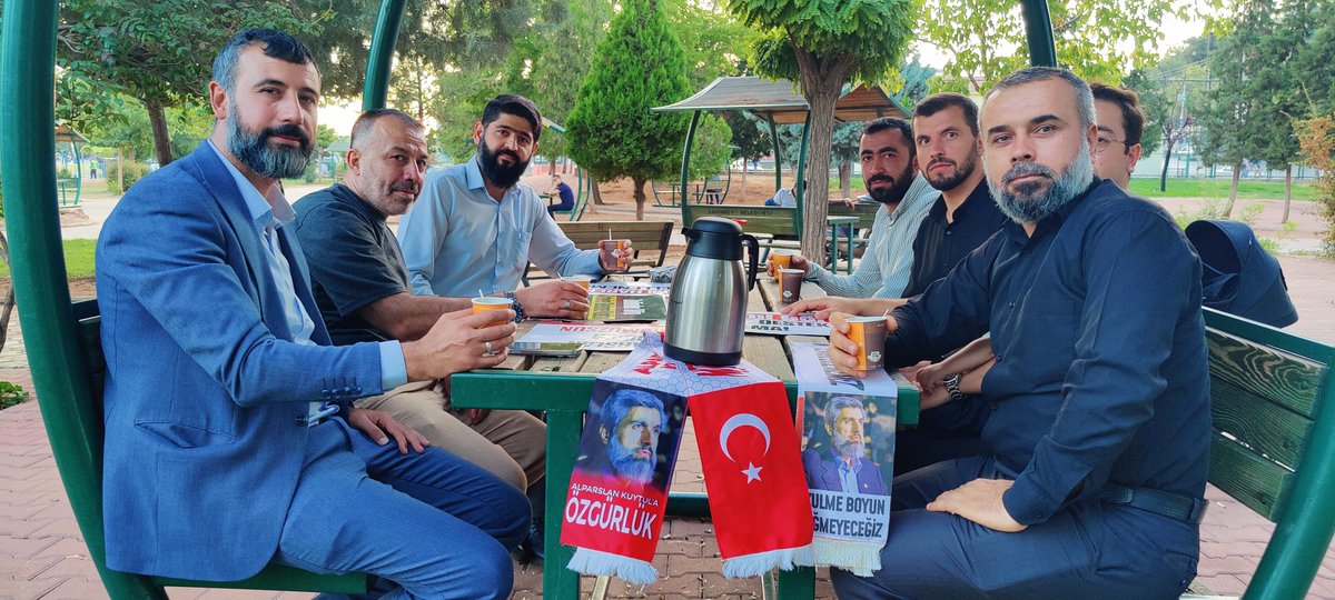 GantepFurkan's tweet photo. Alparslan Kuytul Hocaefendi, Semra Kuytul Hocahanım ve diğer kardeşlerimizin haksız tutukluluğu son bulana kadar Gaziantepli talebeleri olarak #GönüllerBirOlsun diyor ve daima hocamızın yanındayız diyoruz. https://t.co/M8DI5JpmdZ