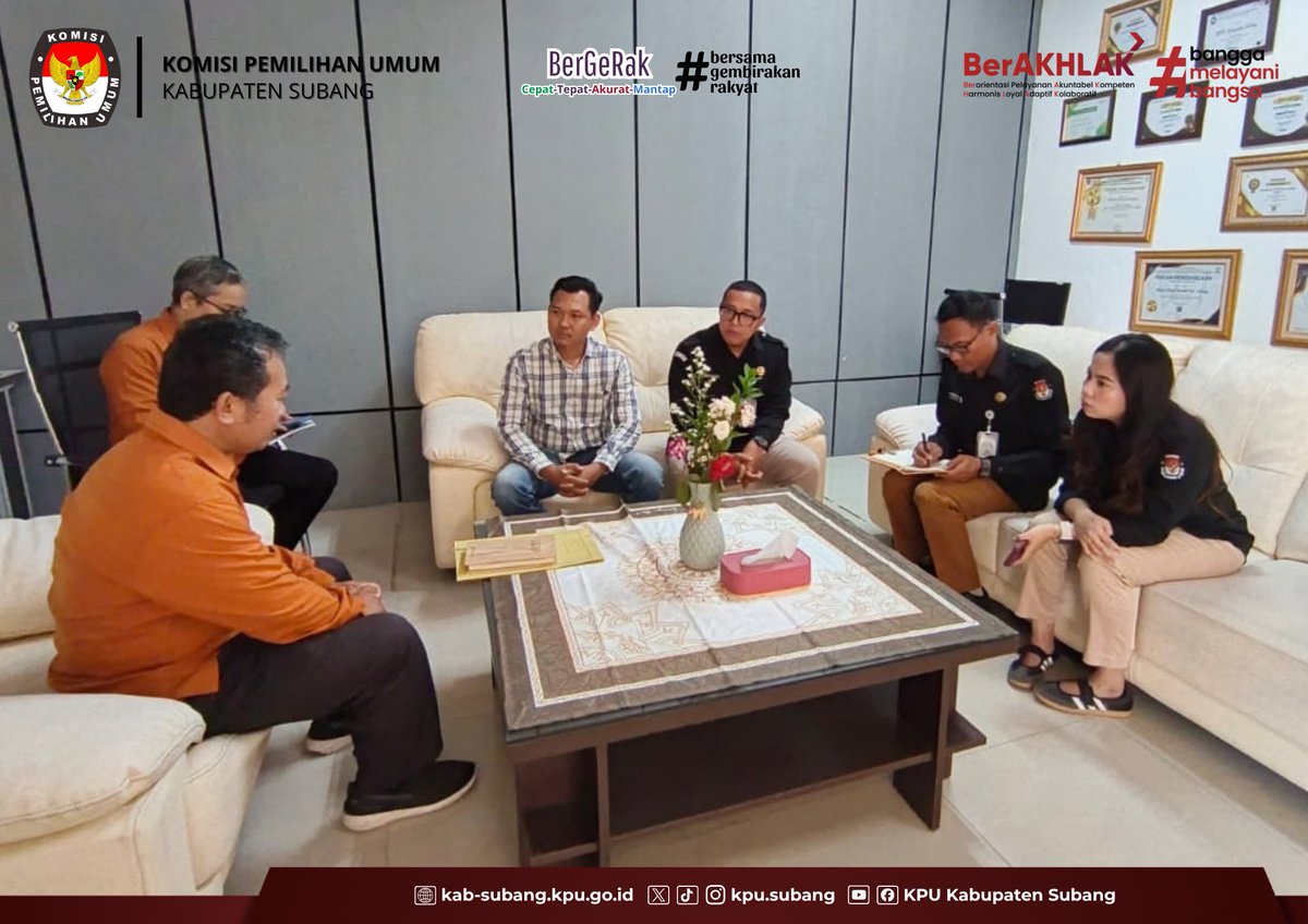 KpuSubang40202's tweet photo. #TemanPemilih, KPU Kabupaten Subang pada Rabu (23/09/2026) melaksanakan audiensi dan koordinasi dengan Badan Pusat Statistik (BPS) Kabupaten Subang dalam rangka pemutakhiran data pemilih berkelanjutan.

@KPU_ID 

#KPUMelayani https://t.co/to9uOeNHTB