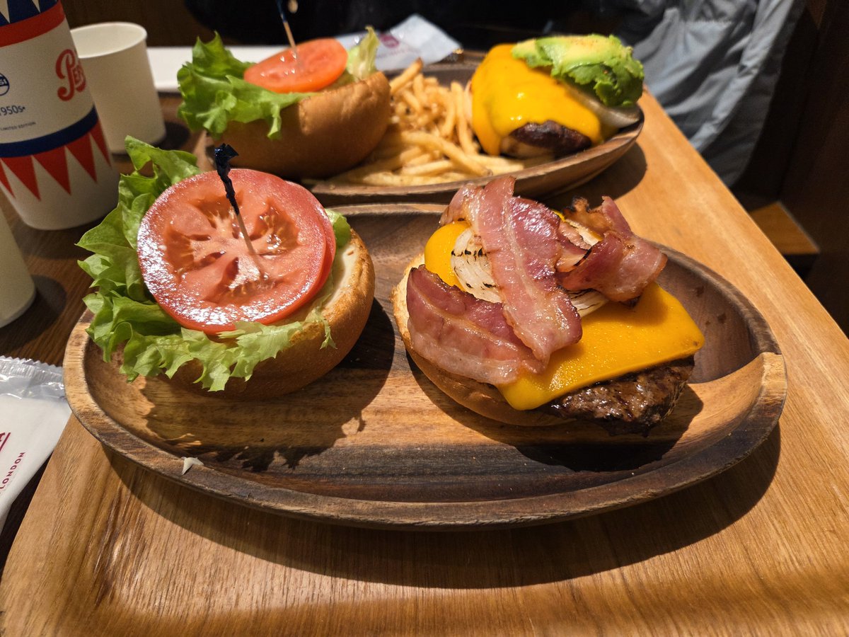 Nata_DeCo_Co's tweet photo. チーズバーガーも食べた🍔 https://t.co/mnyfo3zrbz