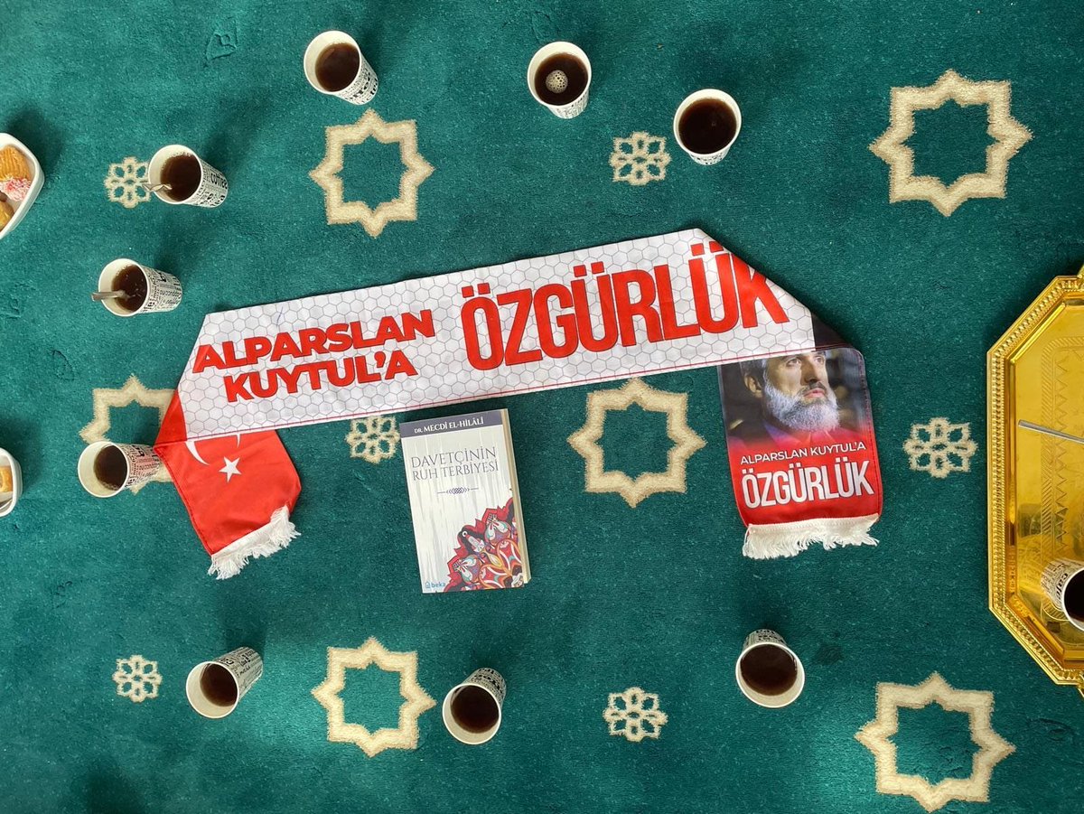 KayseriFur's tweet photo. Alparslan Hocamız bugün aramızda olamasa da, gönüllerimizde ve dualarımızda hep bizimle. Hapiste bulunduğu bu süreçte, kendisini anmak ve davamızı diri tutmak için bir araya gelip çayımızı birlikte yudumluyoruz. 
Bir çay, bir davamiz birde gönül bağımız.
#GönüllerBirOlsun https://t.co/zDrEeR64Gv