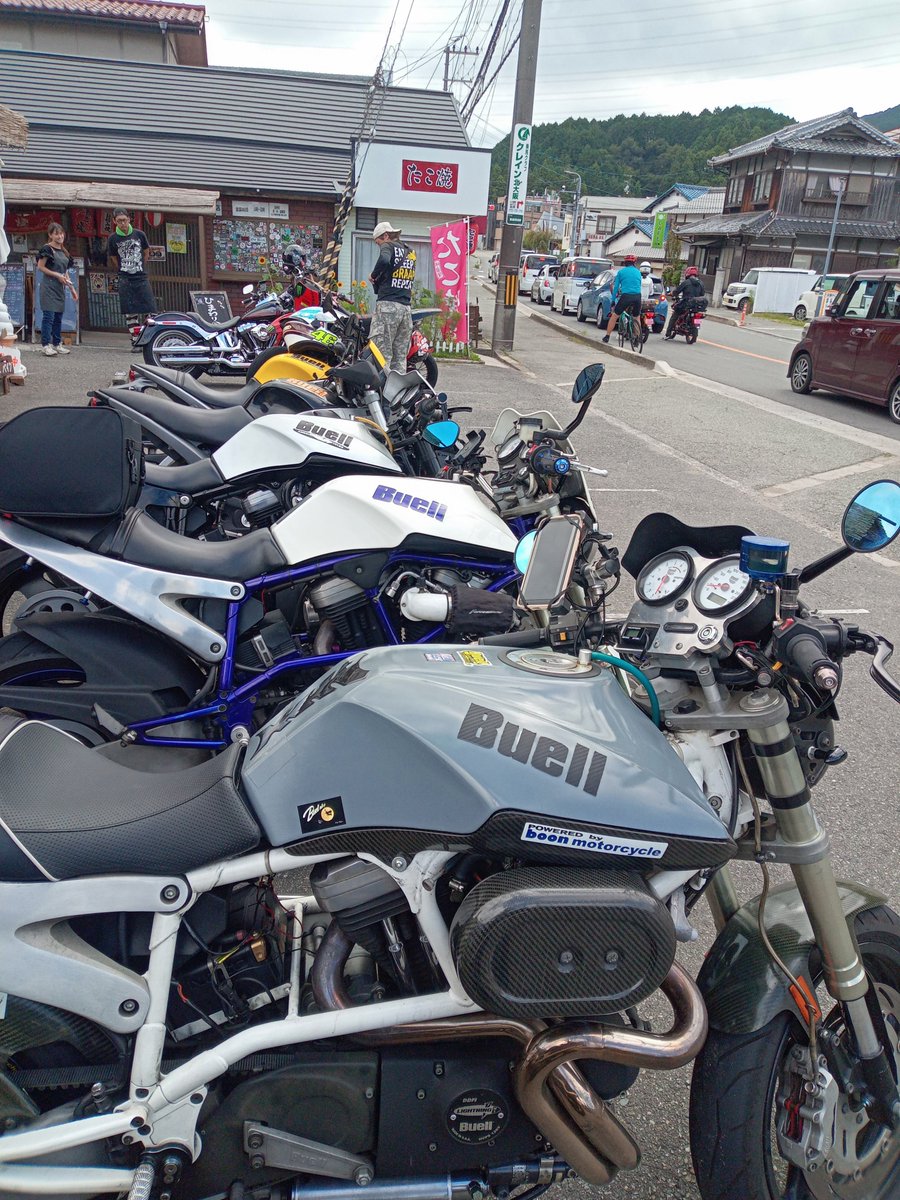 DonTaco106's tweet photo. ソロツーで大阪豊能町まで
たこ焼き屋さんで休憩しようとしたら
すでにビューエルが4台。。👀
X1が3台とXBが2台集まりました✨
まじで行ってよかったっすー✨ https://t.co/4zqe4oPgA0