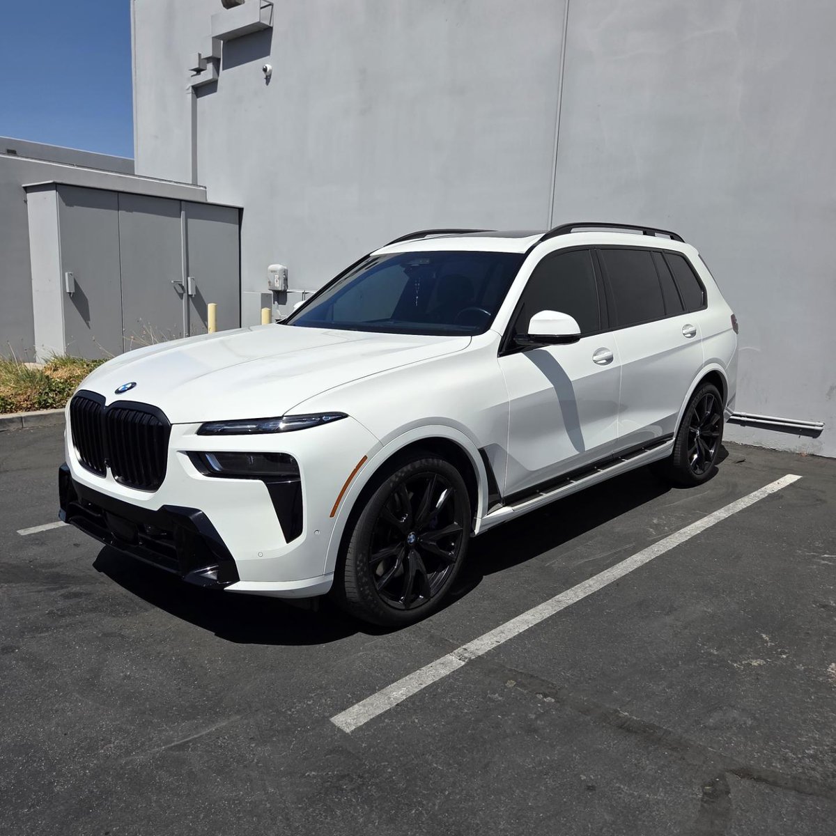 SpringColtby's tweet photo. Skin protection or a cool factor? This X7 gets Rayno S9 nano ceramic tint for reduced glare, heat rejection, UV protection, privacy, and comfort. https://t.co/QXBarf2qbF