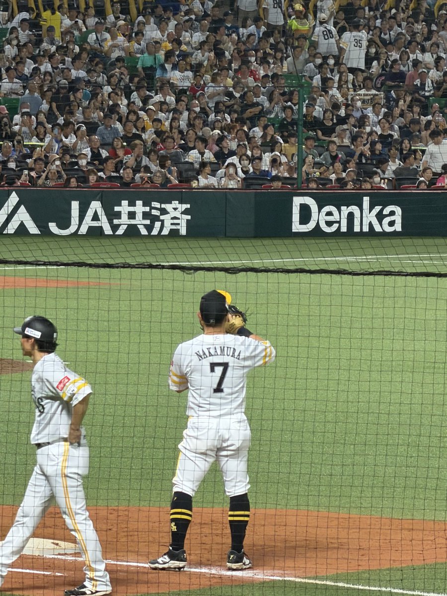 explorernum11's tweet photo. ファースト
#sbhawks https://t.co/T5I3H0OI3V