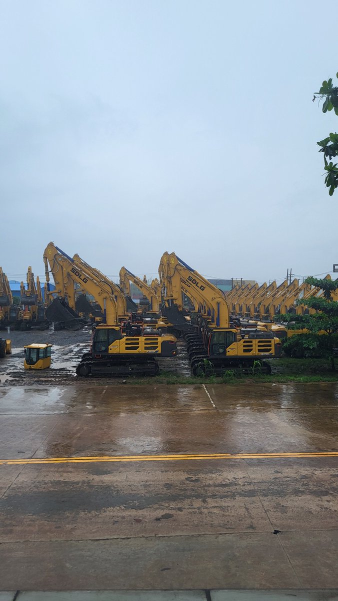 SolidFleetNG's tweet photo. When reliability matters, choose SDLG. 💪🏗️

Reliability in Action.
Built for productivity. Built to perform. Built to last.

#SDLG #ReliabilityInAction #HeavyEquipment #Construction https://t.co/B87WAIdJJu