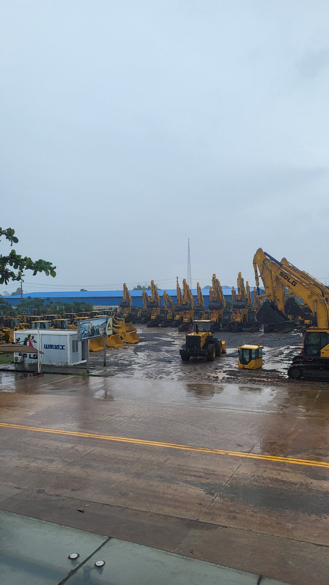 SolidFleetNG's tweet photo. When reliability matters, choose SDLG. 💪🏗️

Reliability in Action.
Built for productivity. Built to perform. Built to last.

#SDLG #ReliabilityInAction #HeavyEquipment #Construction https://t.co/B87WAIdJJu