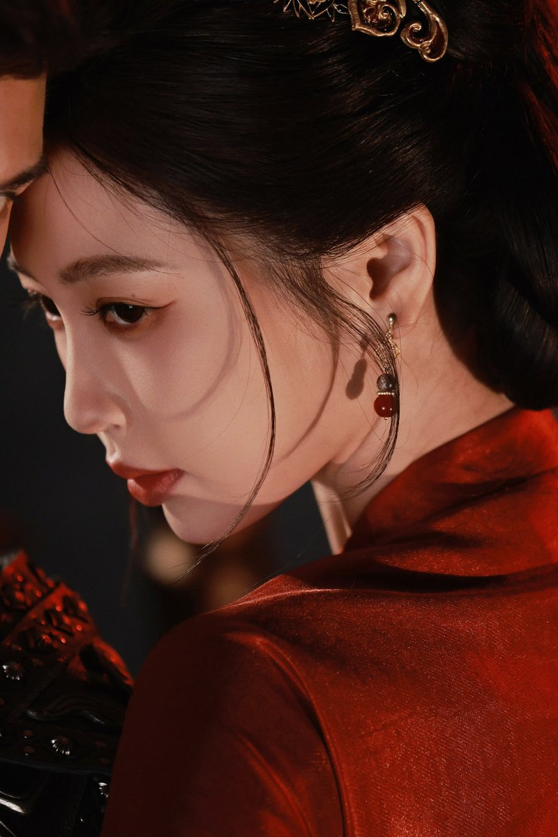 yunchuling's tweet photo. Yu Shuxin Studio released a new still cuts for iQIYI iJOY conference 

Every game marks a new beginning; the trials of life lie hidden beneath the surface. Yun Chu breaks free from her shackles and reshapes the world from within the depths of the mansion.

#云初令 #YunChuLing #虞书欣 #YuShuxin