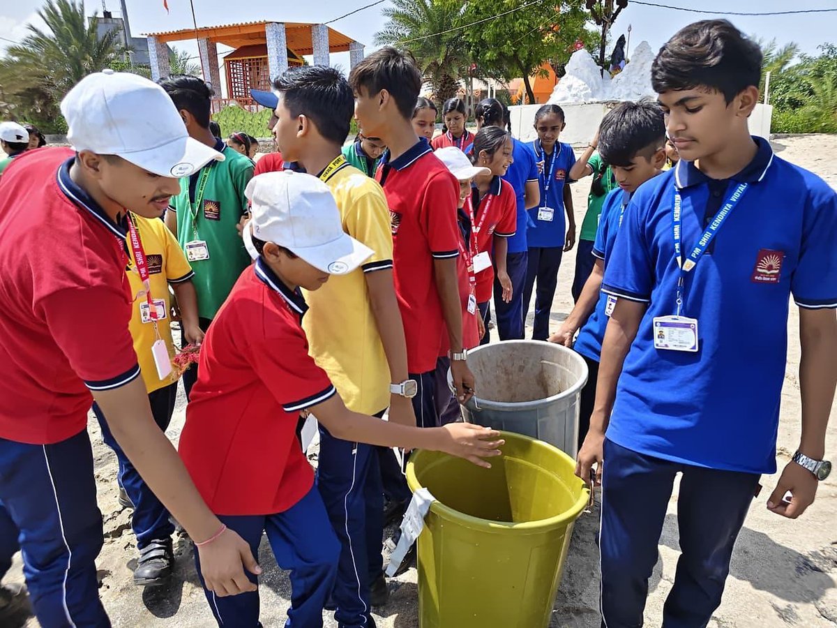 IN_WNC's tweet photo. 🌊🇮🇳⚓Units under #WNC joined hands on #InternationalCoastalCleanupDay to spread awareness on ocean conservation and promote coastal clean-up. Service and civilian personnel across the ranks and their families, staff and students of #NavyChildrenSchool participated in coastal clean-up drives with great enthusiasm. Digital Ocean Conservation Pledge reaffirm our commitment to keep the oceans and shores clean under the aegis of #SwachhSagarSurakshitSagar2026 #MoES.⚓🇮🇳🌊

#CleanCoastsCleanSeas #SwachhBharat #ProtectOurOceans #IndianNavyInAction #SSSS2026 #MoES

@indiannavy
@IndiannavyMedia
@IN_WNC
@DefPROMumbai