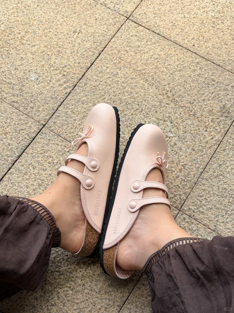 starxxy7's tweet photo. Plis aku baru tau colab birkenstock sama repetto ternyata secakep ini https://t.co/22co6ppiB3