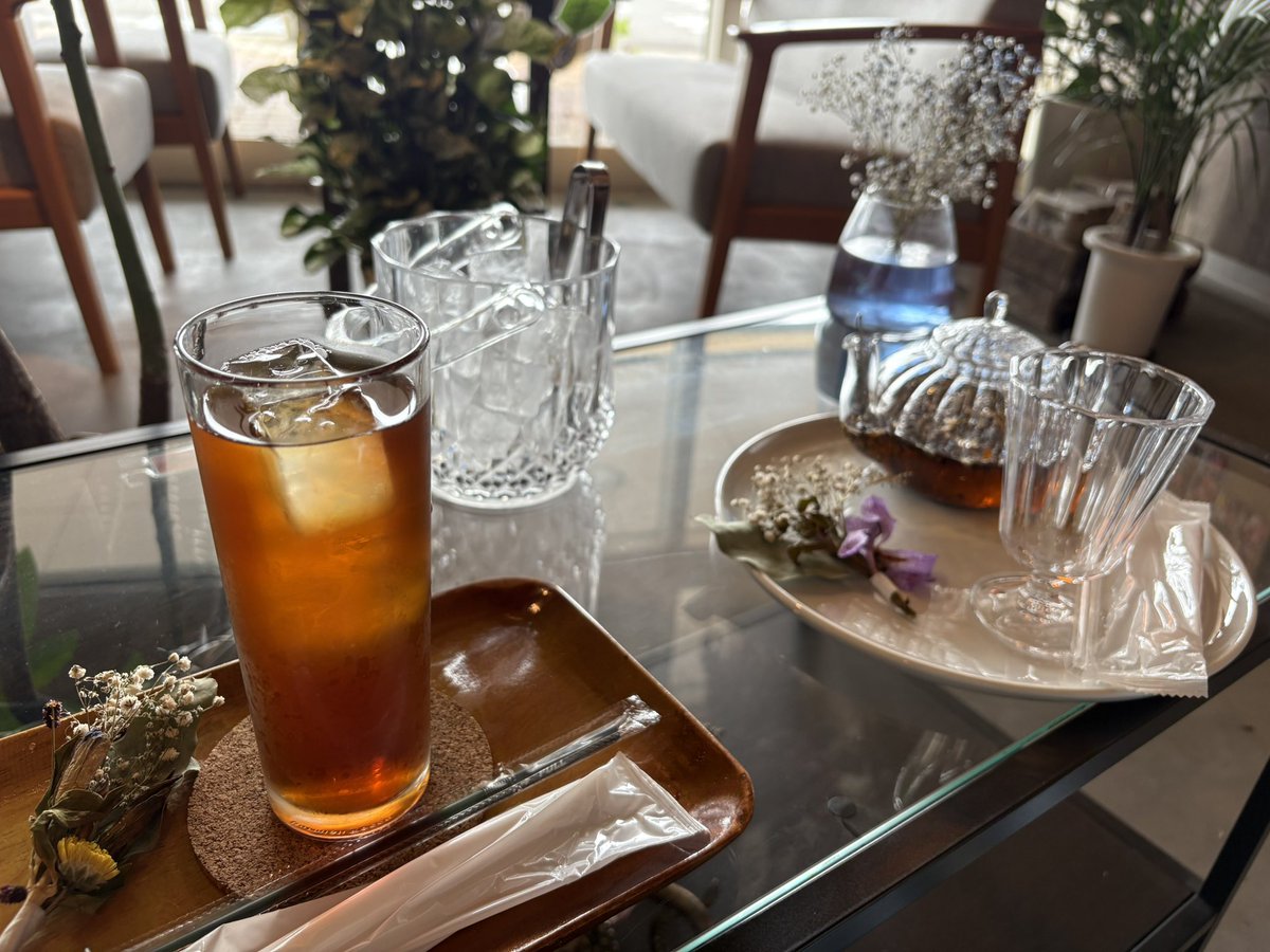 _shio_zz's tweet photo. 大学時代のサークルの同期と行ったカフェがおしゃれだった🫖 https://t.co/crE3mjXzw4