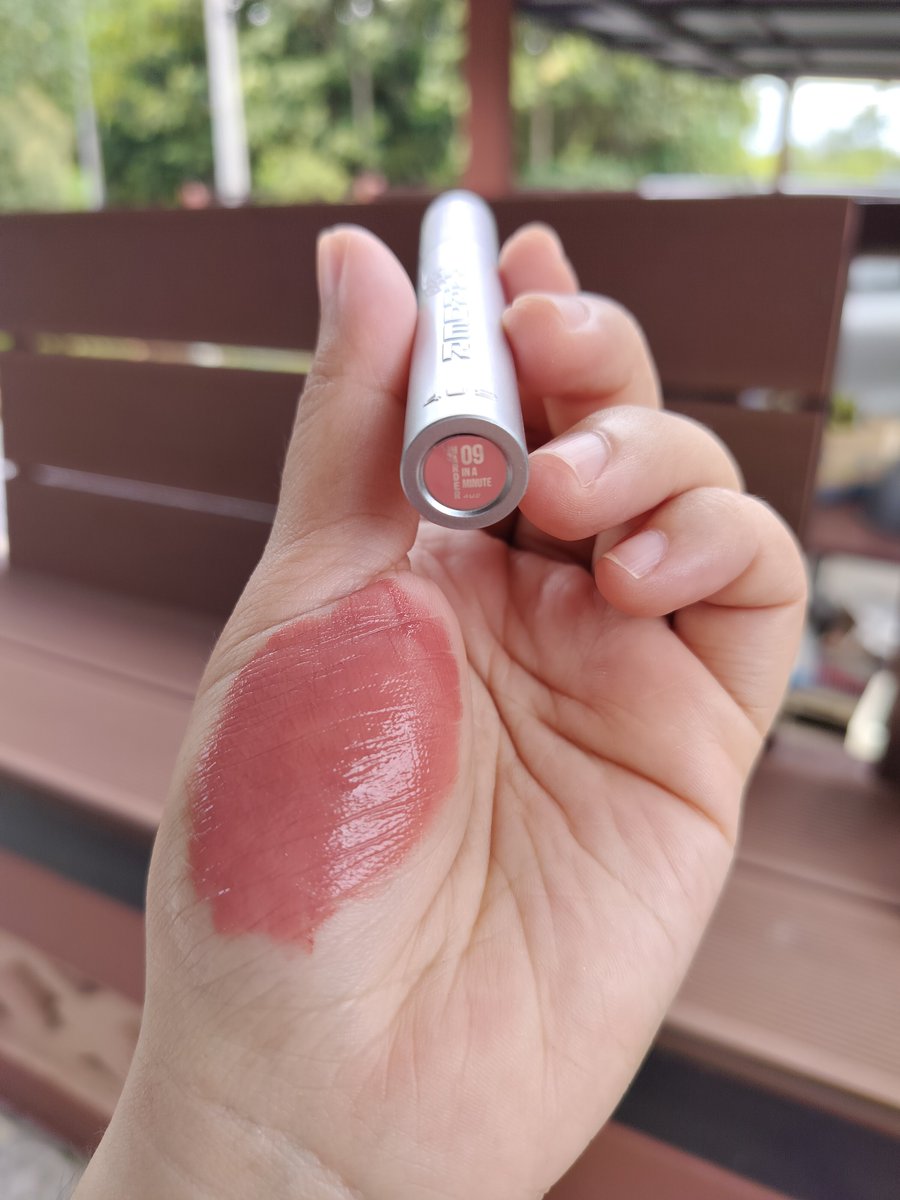 BBBPYN's tweet photo. @KULPLENG อยากให้ลองลิปแมตของ 4U2 EST.HARDER Recall  ฟินิชยังมีความฉ่ำ เนื้อลิปนุ่ม ไม่ตกร่อง ปากไม่ตึง ลิปแมต สีชัด แล้วติดทนมากกก ราคาสบายเป๋าสุดดด ✨💕 https://t.co/SZ9qw8ImLT https://t.co/5NEdEfxbvL