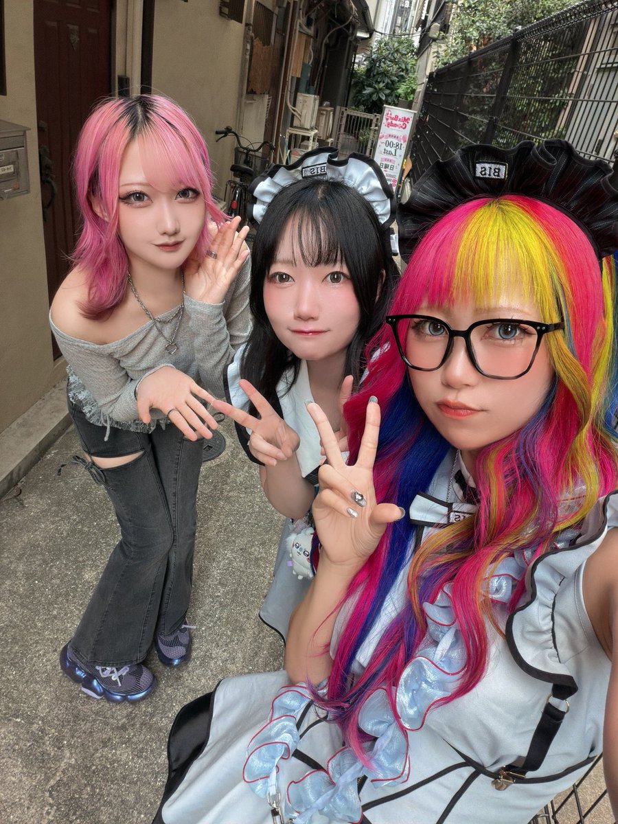 biscafebar's tweet photo. BISゲストデー🩷苺花さん&amp;ちあさんとヘルプあまぎで21:45までお待ちしております⭐️ https://t.co/jvRDWh2n7T