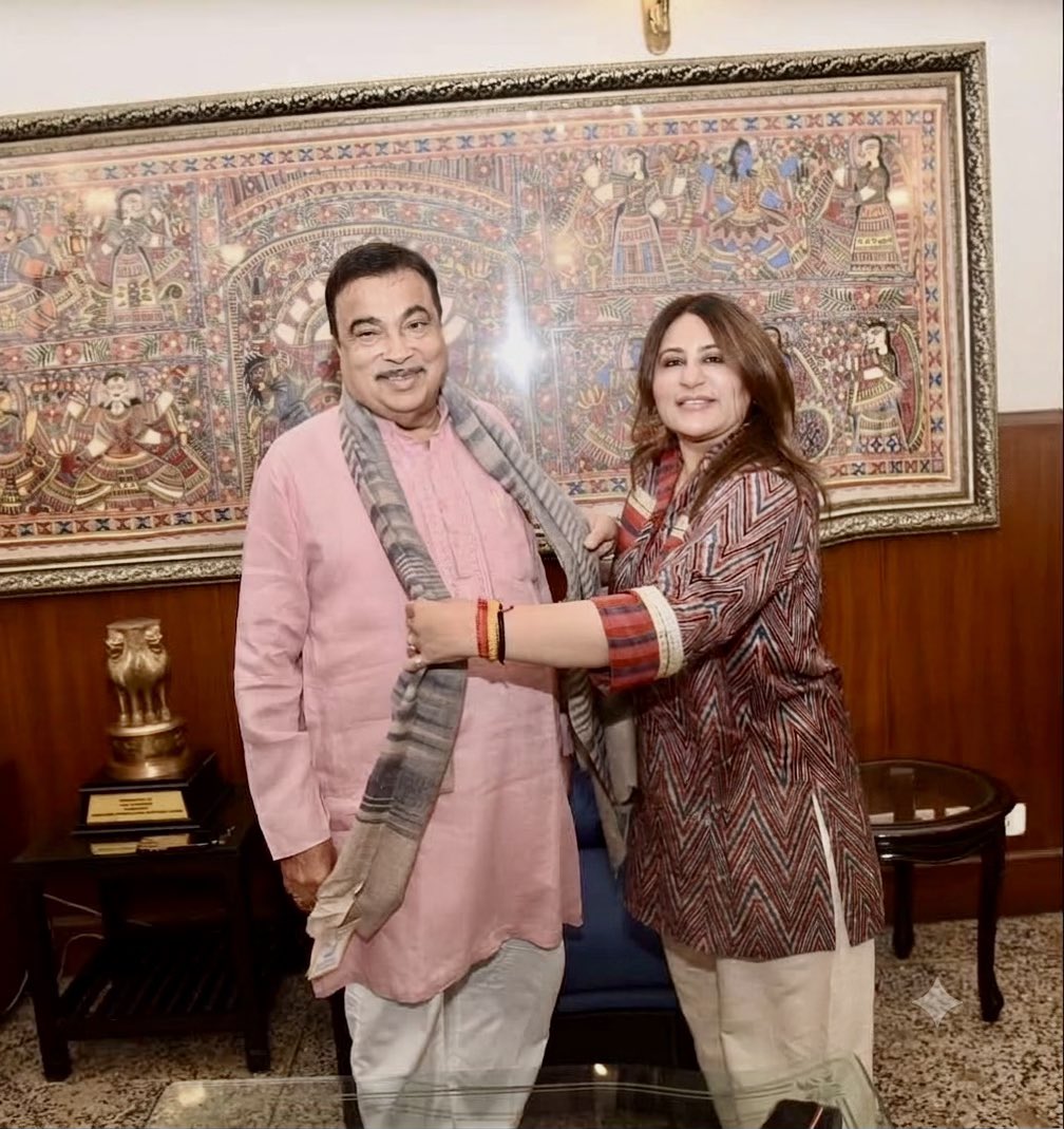 RitikaTrehanbjp's tweet photo. Had a fruitful meeting with Hon’ble Union Minister Shri @nitin_gadkari Ji regarding J&K’s development. Expressed the need to leverage better connectivity to strengthen our #BetiBachaoBetiPadhao mission—opening doors to education, healthcare, and growth for women and youth.
Equally crucial is protecting local businesses; I urged for a sensitive rehabilitation policy offering fair compensation and alternative arrangements for shopkeepers and small traders affected by highway expansion. True progress balances infrastructure with human welfare. 🇮🇳✨
#JammuAndKashmir #Infrastructure #Womenempowerment