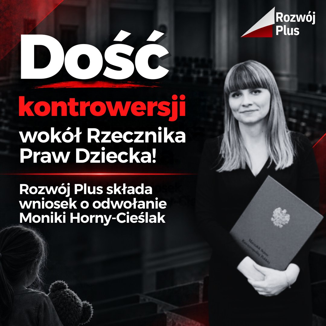 PiotrMuller's tweet photo. Dość kontrowersji wokół Rzecznika Praw Dziecka. Rozwój Plus składa wniosek o odwołanie Moniki Horny-Cieślak.

Rzecznik Praw Dziecka to jedna z najbardziej kluczowych funkcji dla dzieci. Osoba, która ją pełni, powinna budzić zaufanie i koncentrować się przede wszystkim na realnej ochronie dzieci.

Tymczasem w ostatnich miesiącach wokół działań Moniki Horny-Cieślak pojawiło się kilka bardzo poważnych spraw.

➡️ Sprawa dzieci z warszawskiej Białołęki. Według opublikowanego dziś materiału @portalzeropl po osobistym zaangażowaniu RPD dwoje dzieci trafiło do placówki opiekuńczej, mimo że wcześniej policja, kurator i sąd nie widzieli podstaw do natychmiastowego odebrania ich rodzicom. Sąd następnie nakazał ich powrót, a w przytoczonym przez portal uzasadnieniu miał wskazać na działania rażąco nieproporcjonalne i możliwe znamiona „przemocy instytucjonalnej”. 
➡️ Interwencja w sprawie „lodów za czerwony pasek”. Po piśmie Biura RPD pszczyńska lodziarnia zrezygnowała z 25-letniej tradycji nagradzania uczniów ze świadectwem z wyróżnieniem. 
➡️ Poważne zarzuty dotyczące funkcjonowania samego Biura RPD. Blisko 20 byłych i obecnych pracowników opisywało mediom przeciążenie pracą, swój strach, nocne wiadomości, stres i problemy organizacyjne. 

Pojawia się pytanie: o ilu sprawach jeszcze nie wiemy?! 

W ocenie @RozwojPlus suma tych wydarzeń podważa zaufanie potrzebne do sprawowania funkcji Rzecznika Praw Dziecka. Dlatego składamy wniosek o odwo��anie Moniki Horny-Cieślak.

Rzecznik Praw Dziecka powinien być instytucją, która daje rodzicom i dzieciom poczucie bezpieczeństwa, działa rozważnie i potrafi brać odpowiedzialność za swoje decyzje.

Ochrona praw dzieci wymaga nie tylko dobrych intencji. Wymaga również odpowiedzialności i zaufania do urzędu.