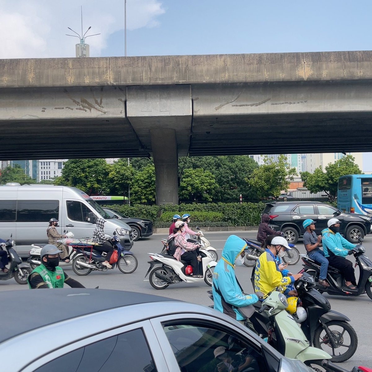 V_Kyymgj7's tweet photo. Hà nội đông vui quá kiếm bạn (anh top) tối đi chơi cùng ạ :)) https://t.co/UuGa80TVjU