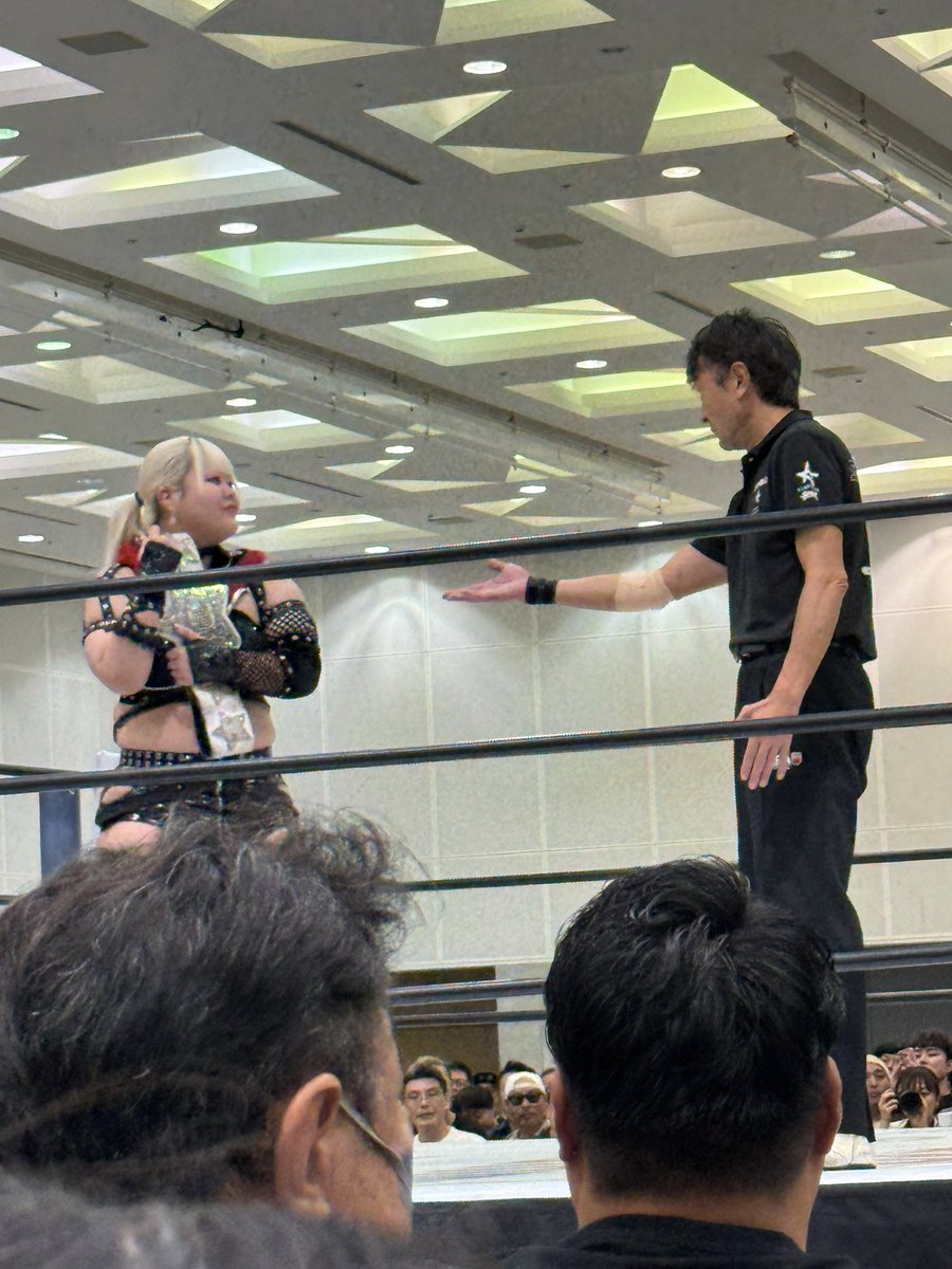 illru's tweet photo. ベルト返しなさい
返さない
#STARDOM https://t.co/AdWpcfyaGL