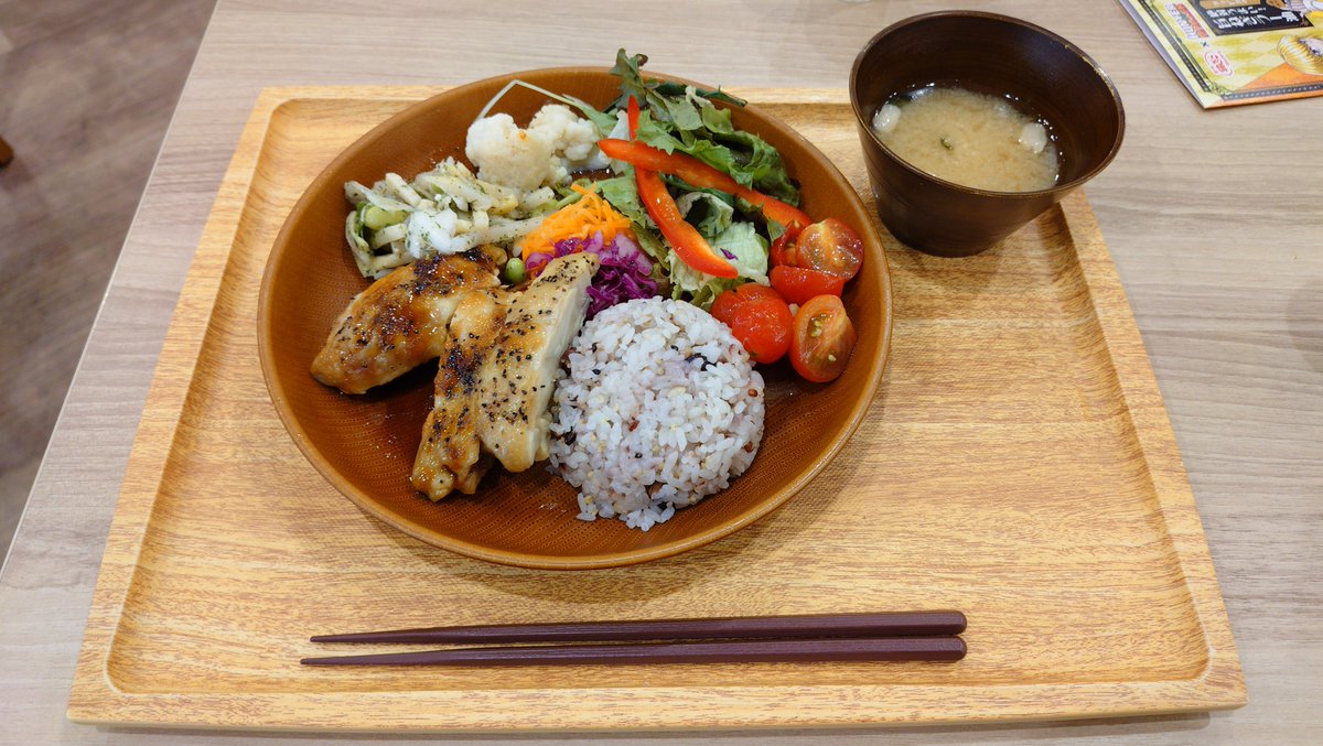 satosin007tf's tweet photo. 私と妻と次男はタニタカフェで定食を食べました！
美味しくて野菜もたくさん食べれていいですねー😋
タニタさんにはバーチャロンの件でお世話になったことをアンケートに書きました笑 https://t.co/cFCQZxwlQj